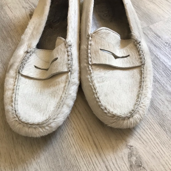 Tod’s Calf Hair/Pony Hair Cream Gommino Driving Shoes Black Bubbles EUC Sz. 9.5 - Picture 10 of 16